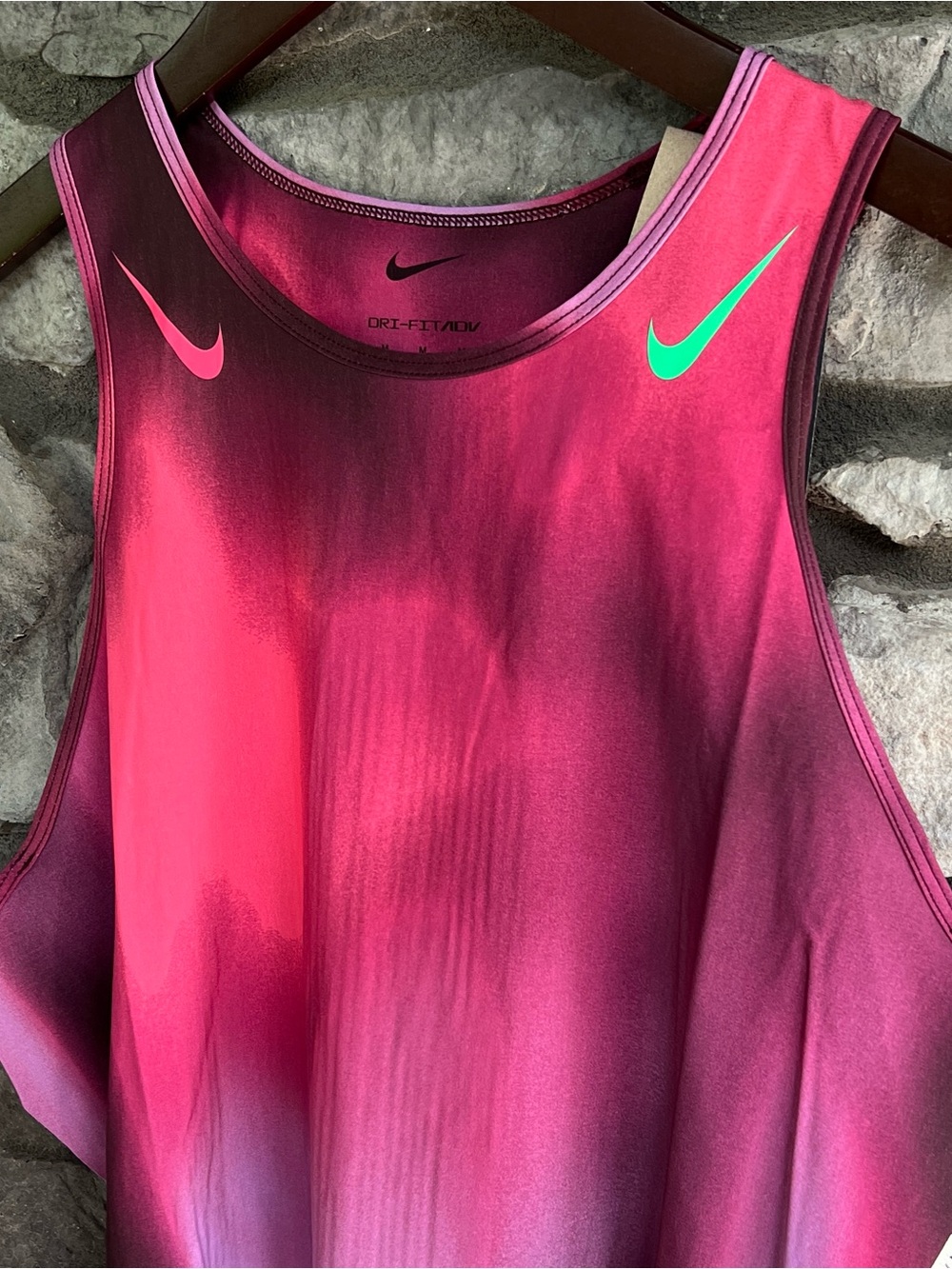 NEW Size Medium Nike AeroSwift
Womens Dri-FIT Pink ADV Cropped Running Tank Top - Picture 5 of 9